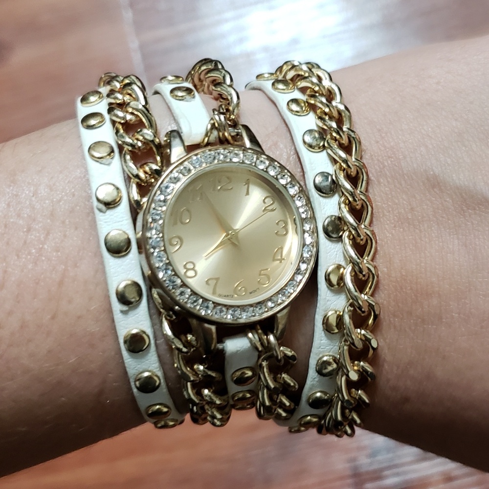 💲Gold and White Wrap-around Watch💲